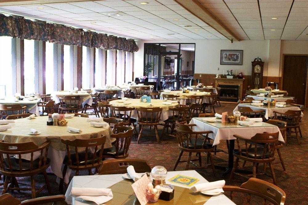 Voyageur Inn And Conference Center Reedsburg Exteriör bild